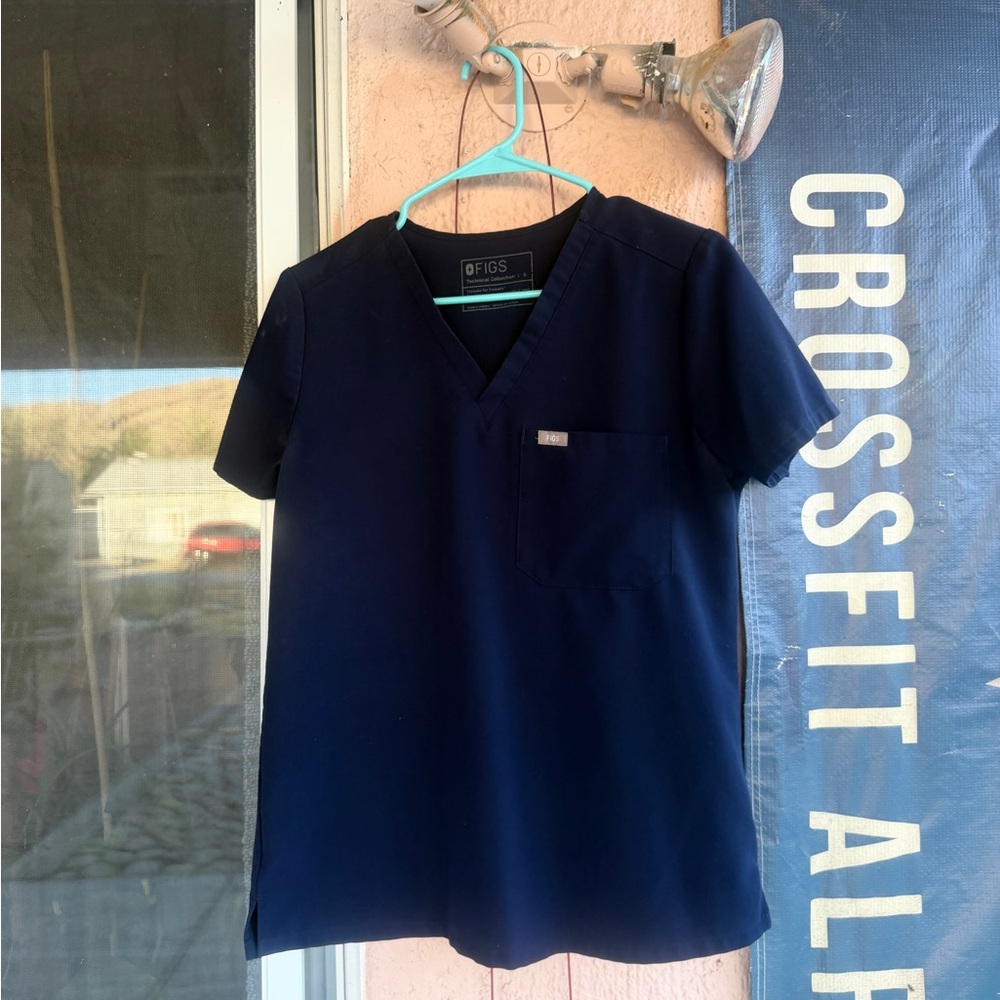 Small blue figs scrub top